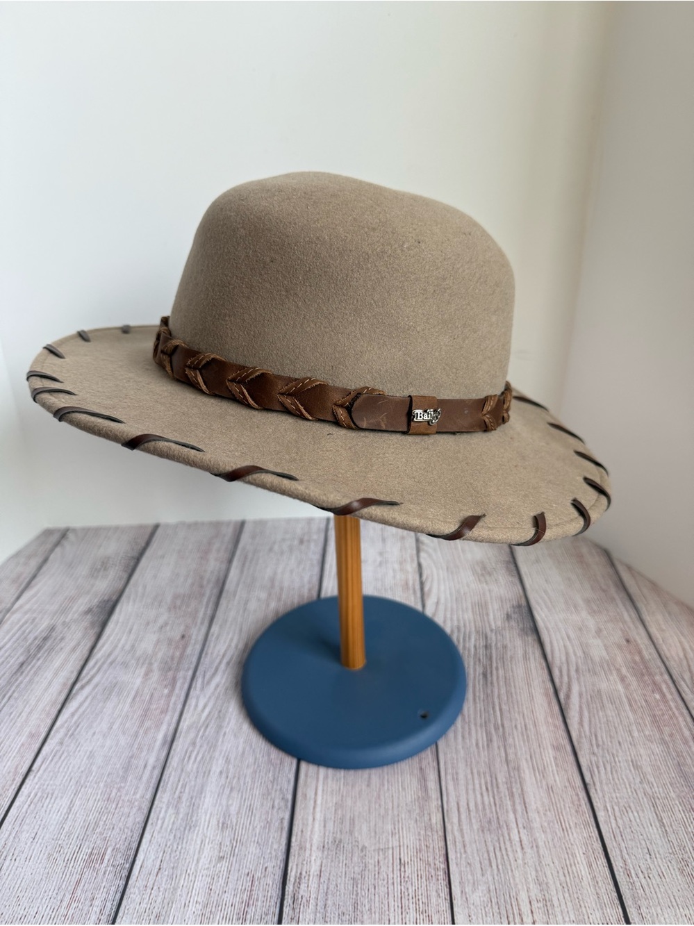 BAILEY Vintage Tan Felt Cowboy Hat